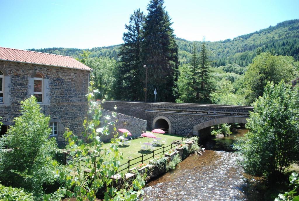 Auberge De Chanteuges Exterior photo